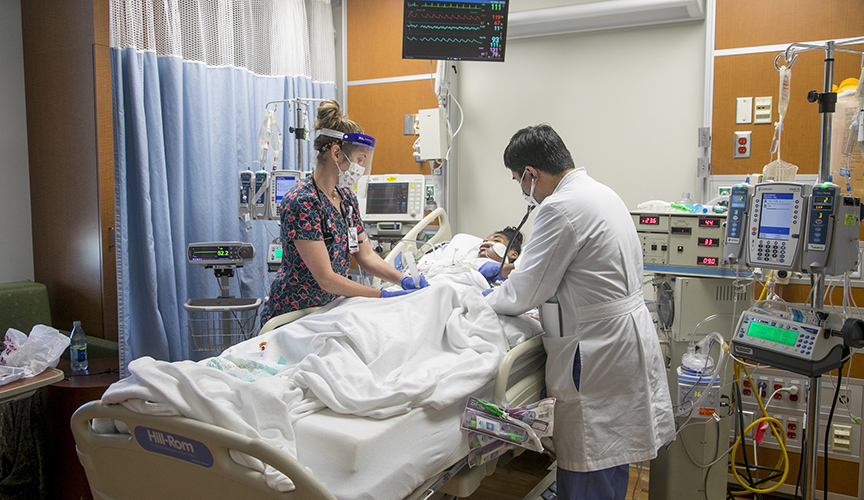 criticalcare patient with doctors